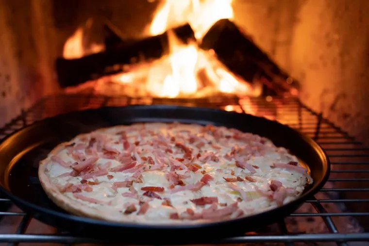 Foodtruck qui propose des pizzas lors d'un festival l'été dans le Sud de la France, Cagnes-Sur-Mer, La Socca Dance